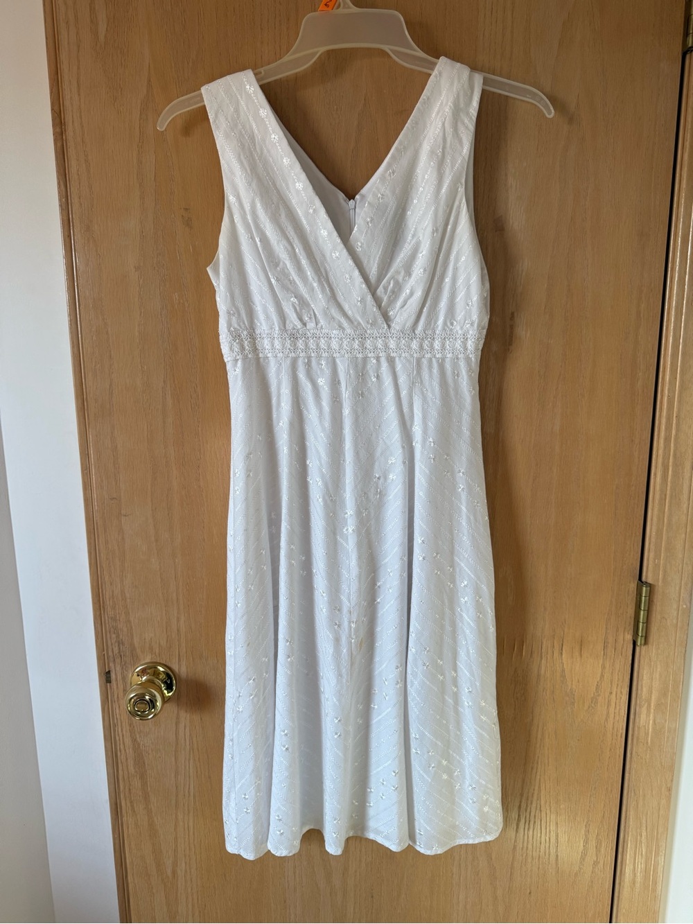 White Sleeveless V-Neck Summer Dress | Size 5 | Flowy & Lightweight